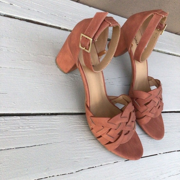 White MT Block Strappy Sandal Open Toe Heel Size 11 - Picture 3 of 5